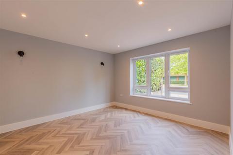 3 bedroom semi-detached house for sale, Staines Road East, Sunbury-On-Thames TW16