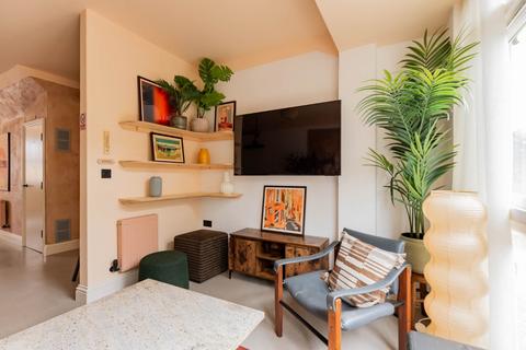 Flat to rent, Morecambe Street, London, SE17
