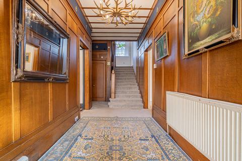 8 Dalkeith Avenue, Glasgow, G41 5BJ