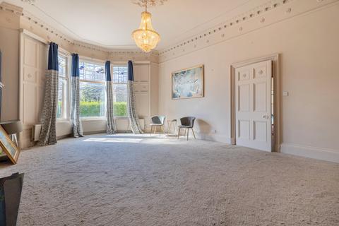 8 Dalkeith Avenue, Glasgow, G41 5BJ