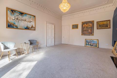 8 Dalkeith Avenue, Glasgow, G41 5BJ