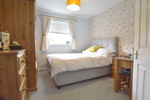 10 Cambridge Square, Redhill, RH1 6TG