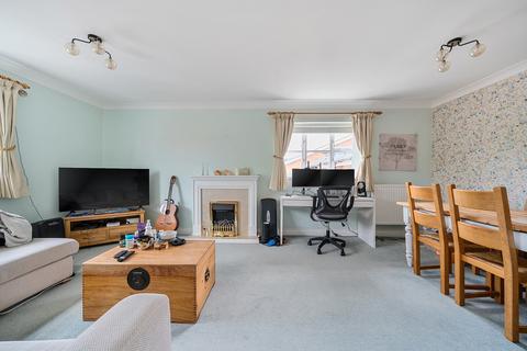 10 Cambridge Square, Redhill, RH1 6TG