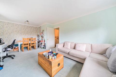 10 Cambridge Square, Redhill, RH1 6TG