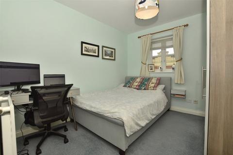 10 Cambridge Square, Redhill, RH1 6TG
