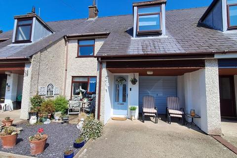 undefined, Clos Hen Felin, Dwygyfylchi