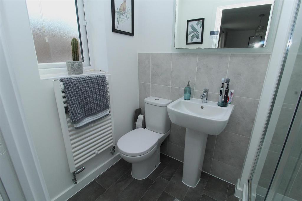Ensuite.JPG