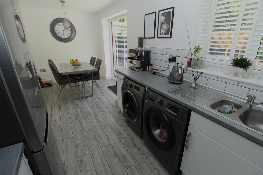 Kitchen5.JPG