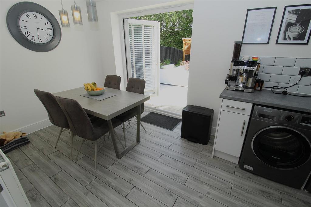 Kitchen6.JPG