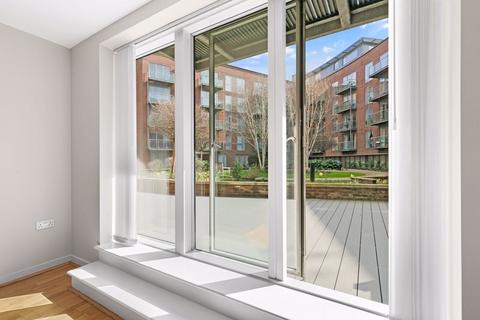 2 bedroom apartment to rent, The Heart, Walton-On-Thames