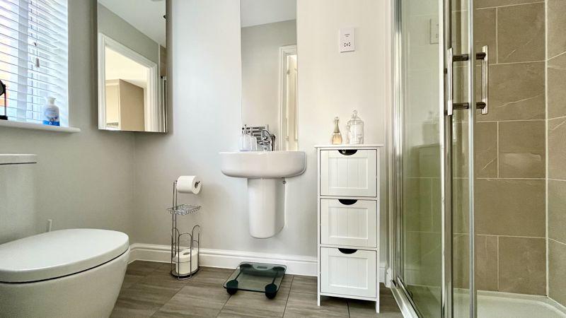 En Suite to Bedroom