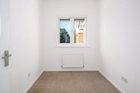 29 Burn Close, Addlestone, KT15 2PJ
