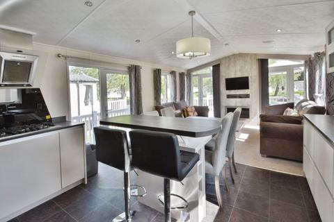 2 bedroom detached house for sale, Kingfisher Lake, Cotswold Hoburne, Cotswold Lakes