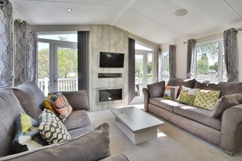 2 bedroom detached house for sale, Kingfisher Lake, Cotswold Hoburne, Cotswold Lakes