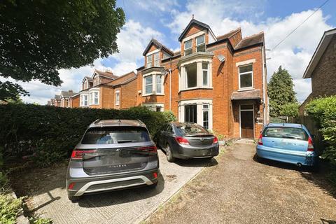 2 bedroom apartment to rent, Stroud Road, Gloucester