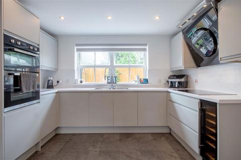 112 Wheatmoor Road, Sutton Coldfield, B75 7JS