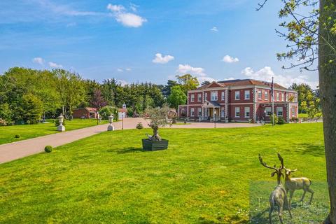 undefined, High Road, Chigwell IG7