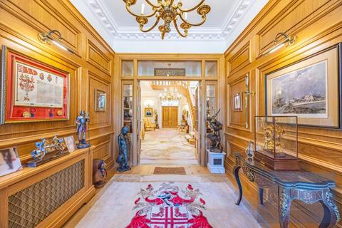 undefined, High Road, Chigwell IG7