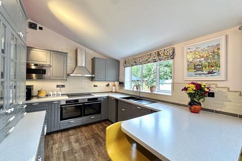 5 bedroom detached house for sale, Park Villas Drive, Pontefract WF8