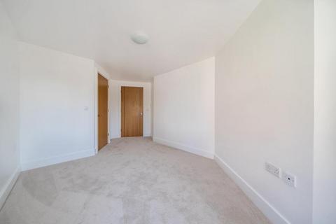 1 bedroom flat for sale, Limpsfield Road, Yew Tree Court, Sanderstead, Surrey, CR2  9LB