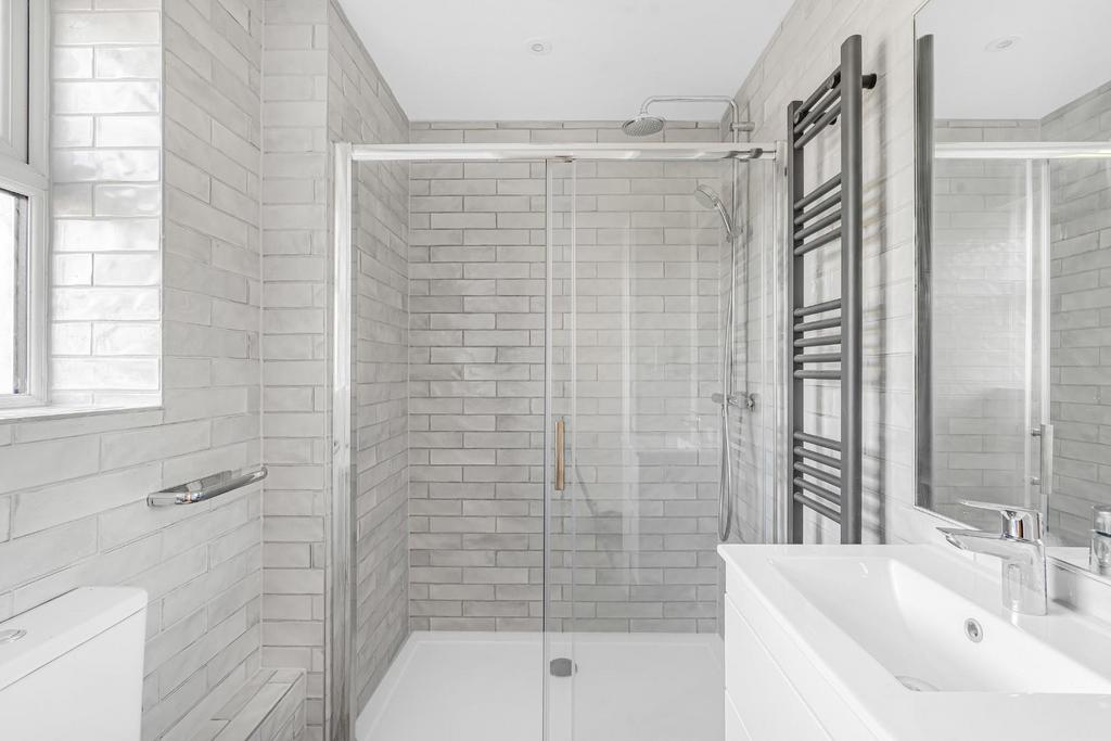 SHOWER ROOM.jpg