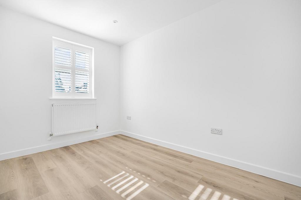 BEDROOM.jpg