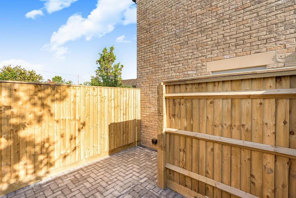 PRIVATE ENTRANCE &amp; COURTYARD GARDENS.jpg