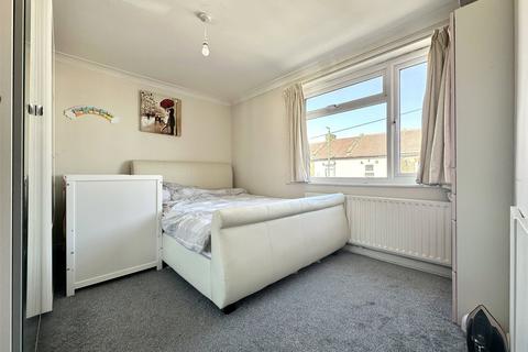 100 High Street, Swanscombe, DA10 0AH