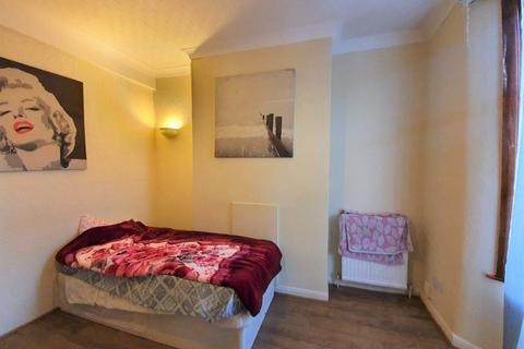 3 bedroom terraced house to rent, Barking Road, London