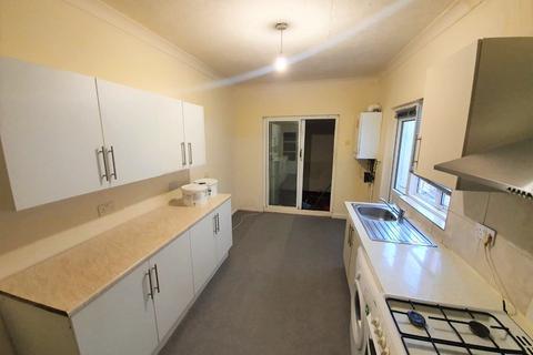 3 bedroom terraced house to rent, Barking Road, London