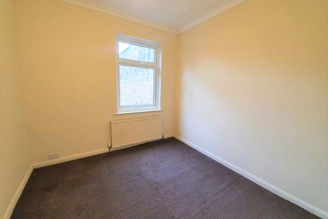 3 bedroom terraced house to rent, Barking Road, London