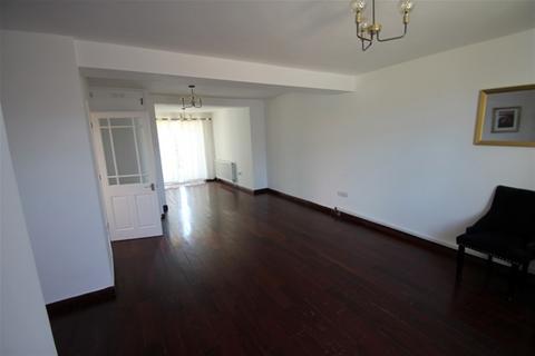 3 bedroom semi-detached house to rent, Debden IG10