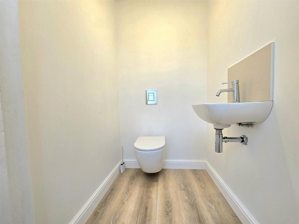 Wc/Cloakroom