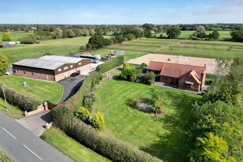 Rozel Pinfold Lane, Fishlake, Doncaster, DN7 5JR