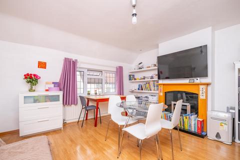 10b Bourne Way, Cheam, Sutton, SM1 2EN
