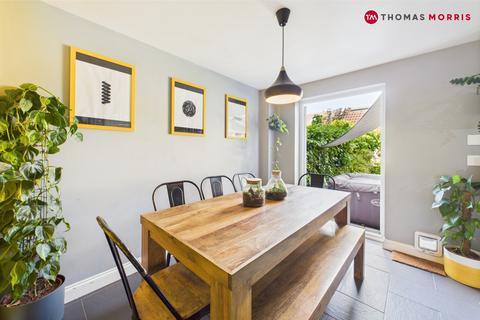 4 bedroom semi-detached house for sale, Shepherd Drive, St. Neots PE19