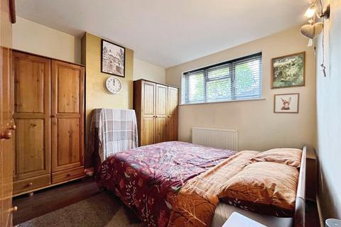 3 bedroom flat for sale, Churchbury Road, London SE9