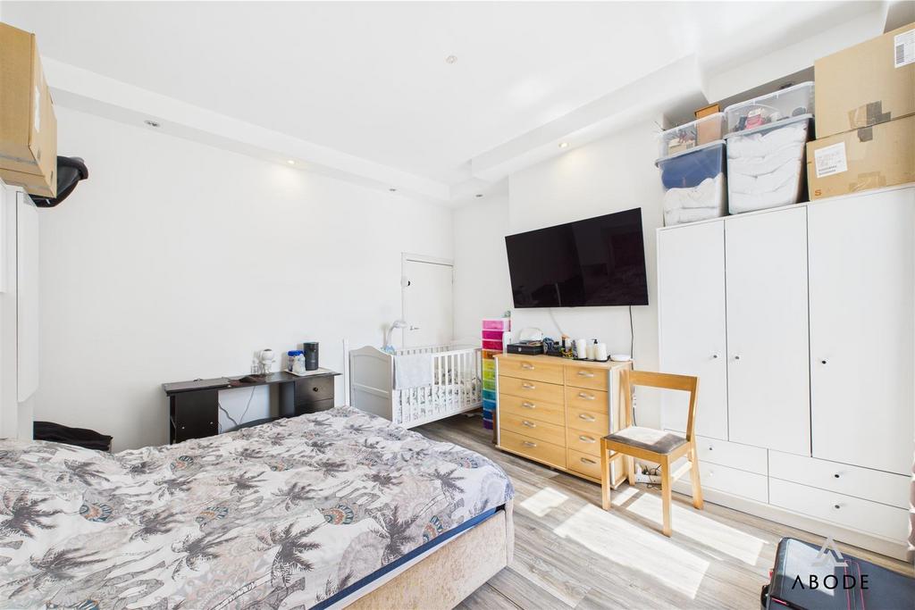 CAM02696 G0-PR0589-STILL013.jpg