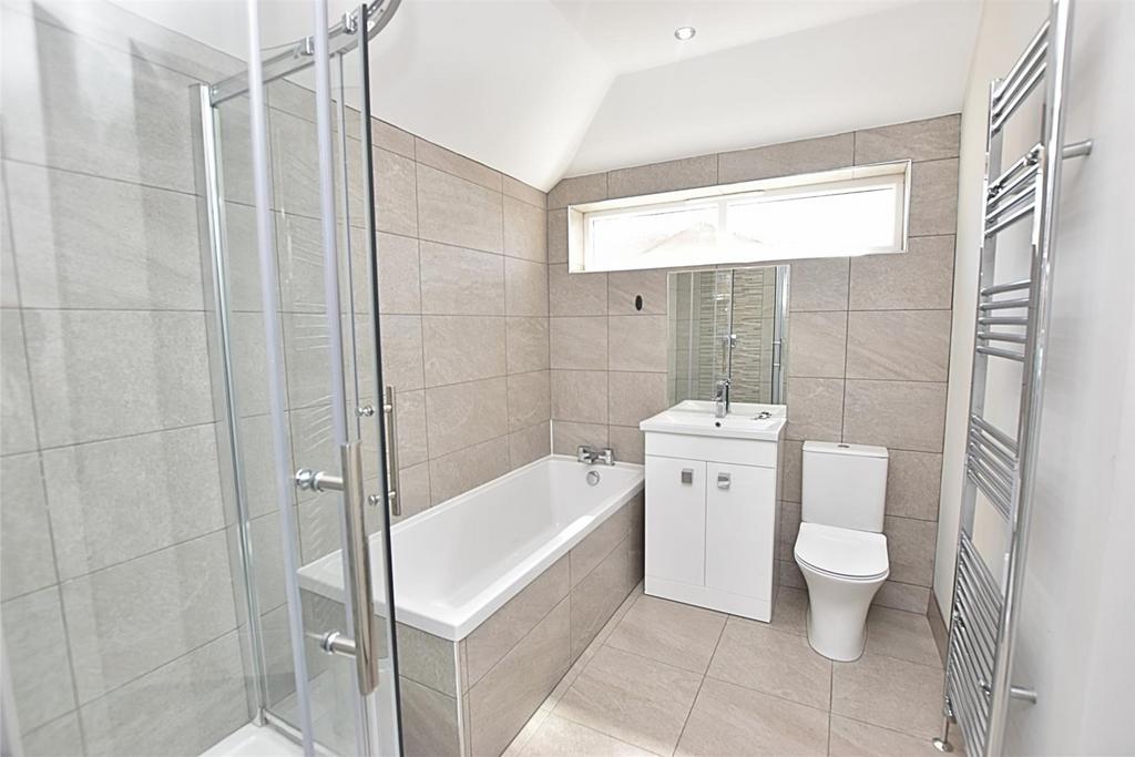 En suite bathroom/wc