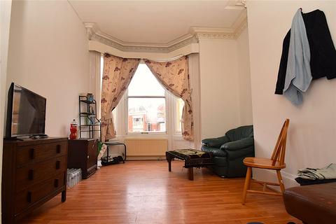 2 bedroom apartment for sale, Princess Royal Terrace, Scarborough, North Yorkshire, YO11