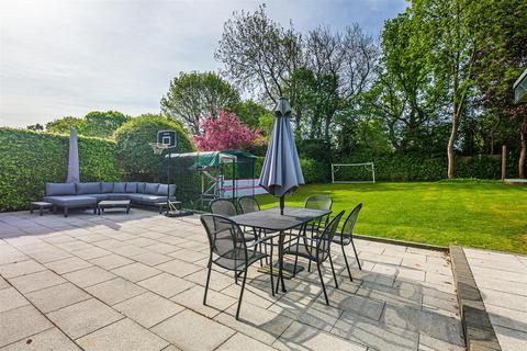 81 Devonshire Road, Dore, Sheffield, S17 3NU