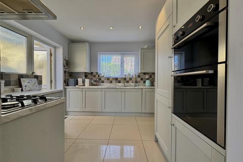 10 Brickwall Close, Burnham-on-crouch, CM0 8HB