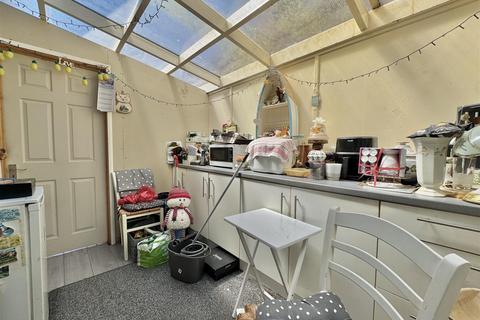 10 Brickwall Close, Burnham-on-crouch, CM0 8HB