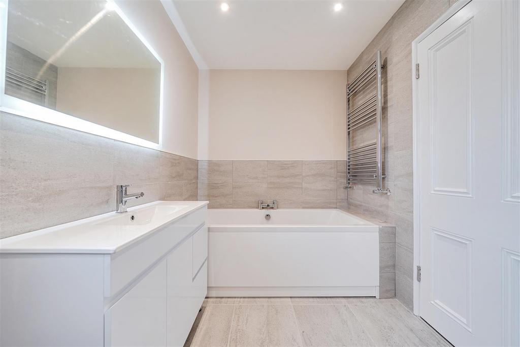 Bathroom ii h.JPG