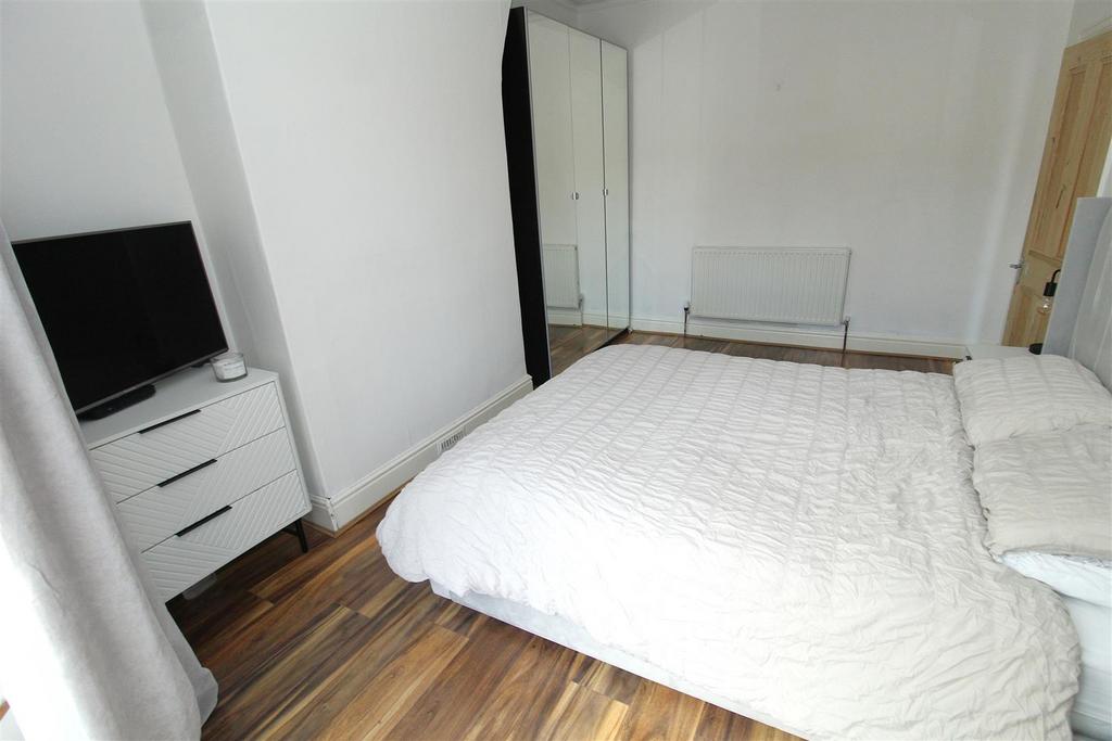 Bed1c.JPG