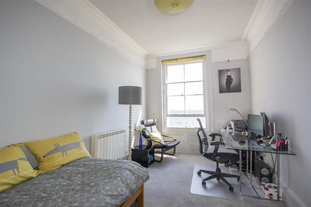 11 Front bedroom.jpg