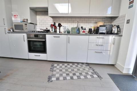 2 bedroom flat to rent, Hale Grove Gardens, Mill Hill, NW7
