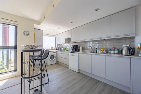 Flat 15, Hamilton Grange, 2 Crowstone Avenue, Westcliff-on-sea, SS0 8JT