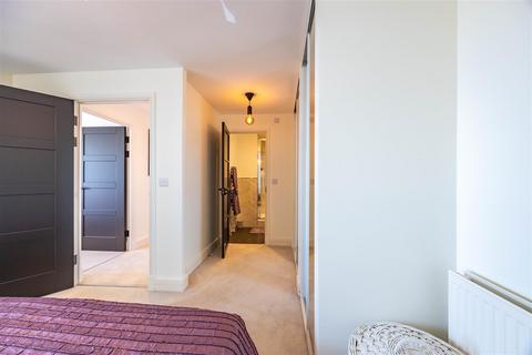 Flat 15, Hamilton Grange, 2 Crowstone Avenue, Westcliff-on-sea, SS0 8JT