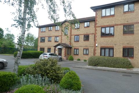2 bedroom apartment to rent, Hutchins Close Hornchurch  rm12 6nl